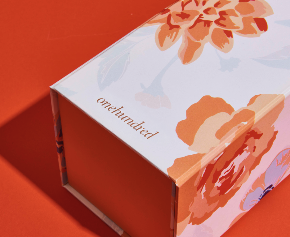 belepok_onehundret_lifestyle_redflowers_box_img02_1x belepok_onehundret_lifestyle_redflowers_box_img02_1x